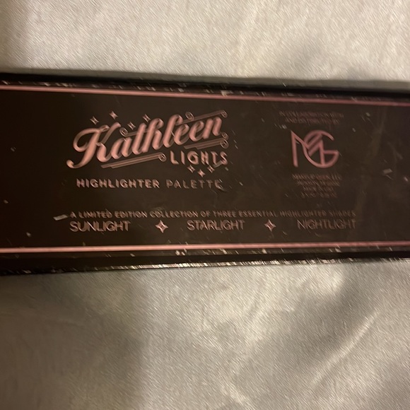 LE Makeup Geek x Kathleen Lights highlighter palette NO LONGER SOLD /MUG OOB - Picture 3 of 9